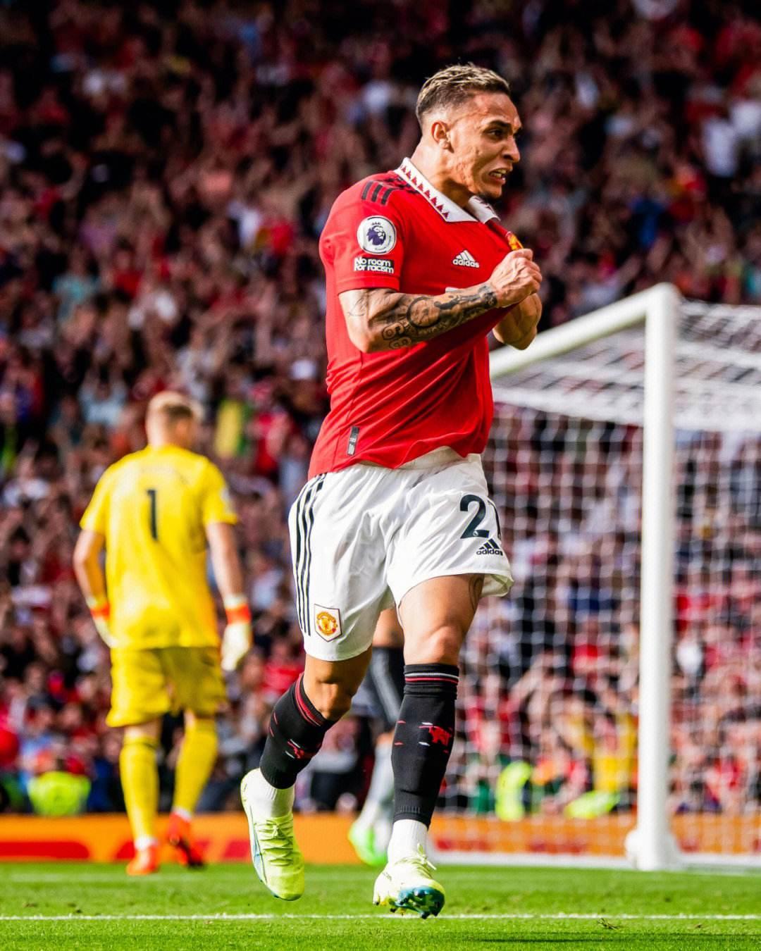 大联盟在 1969 年正式划分东西分区，季后赛规模首次扩大