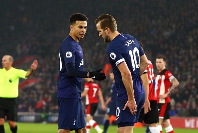 英超半场：西蒙斯传射，里沙利松破门，热刺2-0布伦特福德